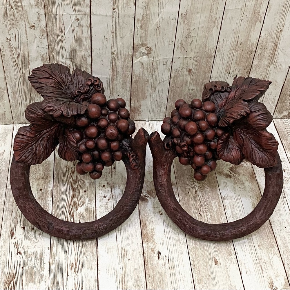 Rare Pair C.W. Kirsch Grape Bunch Leaf Curtain Drapery Finials
